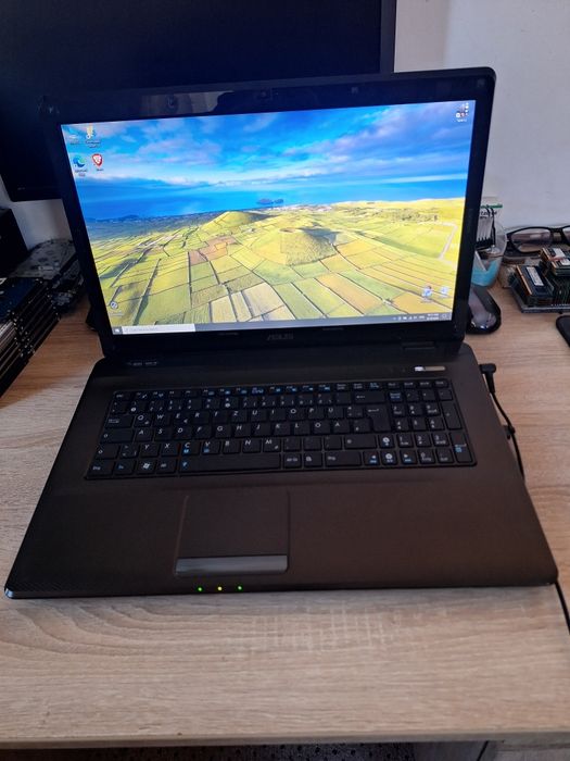 Laptop Asus K72F , i3- M370 , 4 GB,  hdd 320 GB  , 17"