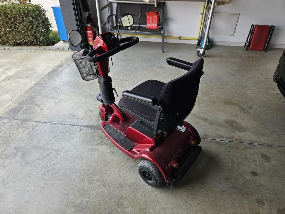 Електрическа инвалидна триколка