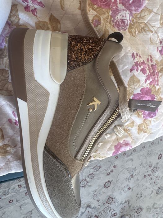 Продам кросовки