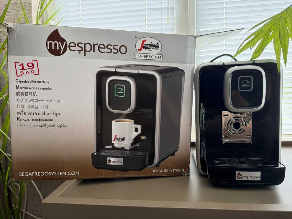 Кафе машина MyEspresso by Segafredo – капсулна, пълен комплект