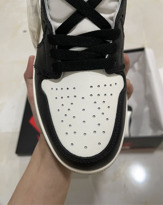 Air Jordan 1 Retro High "Dark Mocha"