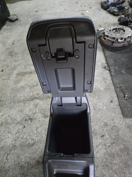 Cotiera Opel Astra j din piele cu frana de mana electrica
