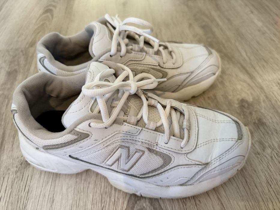 Оригинални маратонки  New balance -- бели