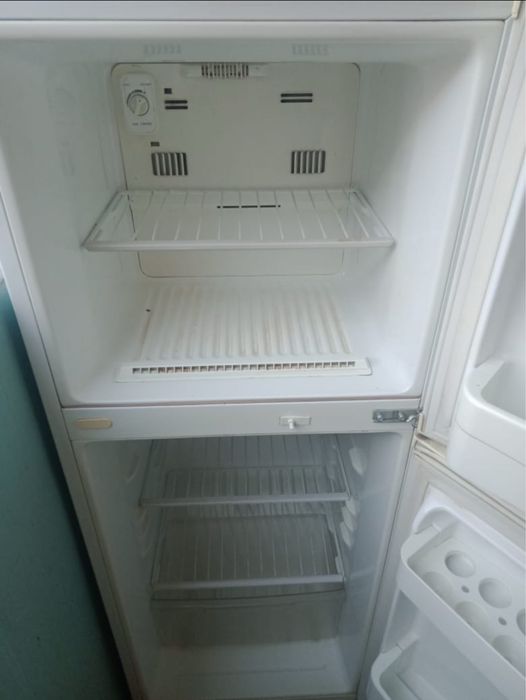 Продам Холодильник LG