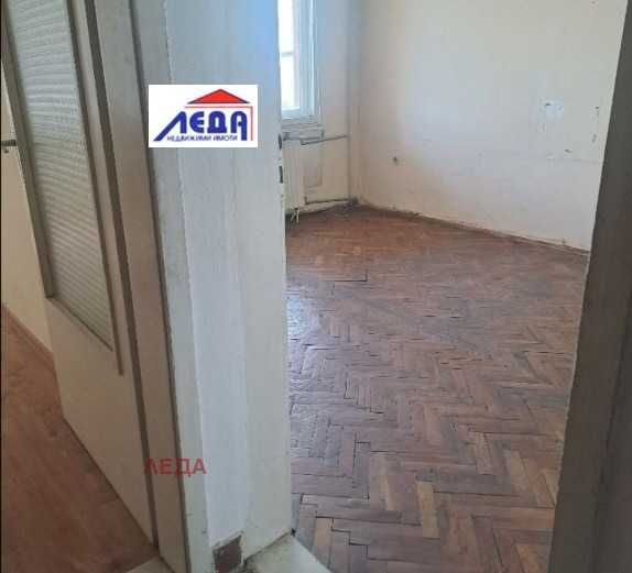 Продава се Тристаен апартамент в Плевен, 9-ти квартал - 100 кв.м за 970 €/кв.м - Снимка #4