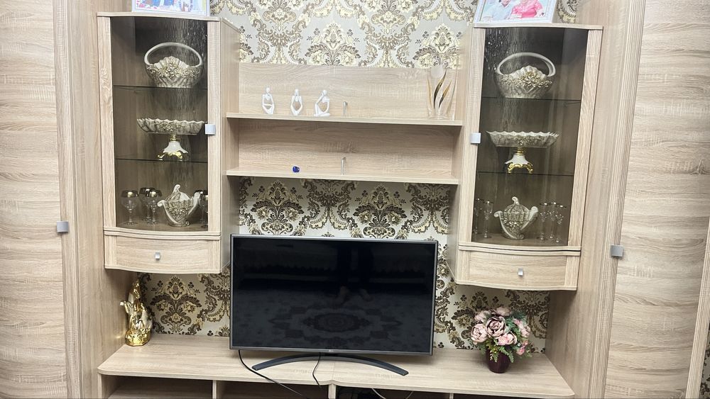 Продаеться сервант срочно