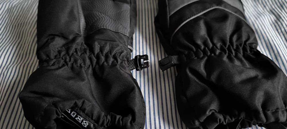 Детски ръкавички чисто нови!