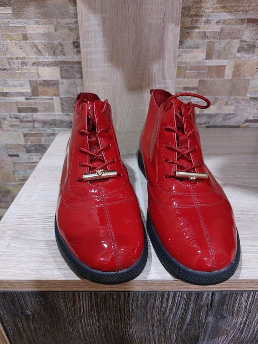 Продам ботинки 40 размер