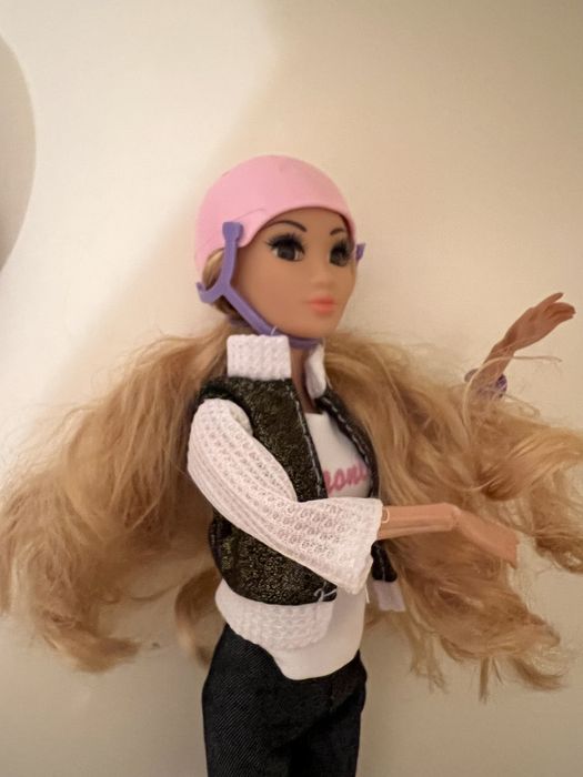 Кукла на самокате 2000 тг