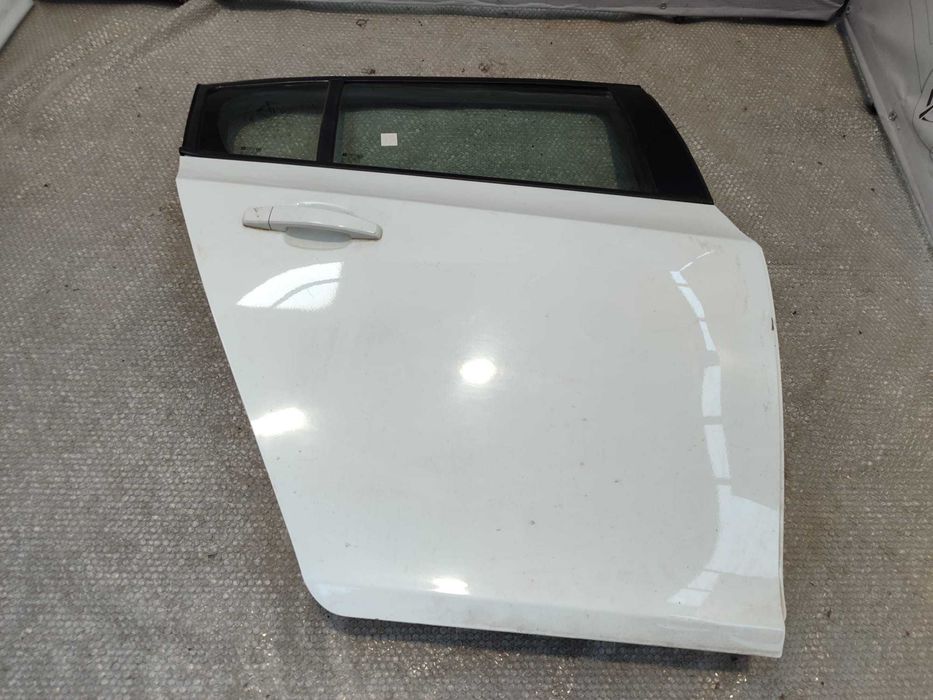 Ușă Spate Dreaptă Chevrolet Cruze Hatchback Alb Cod OEM 95987764 2013 / [2009-2016] / (1D)
