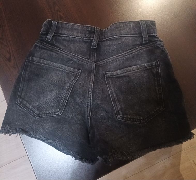 Дамски дрехи и обувки