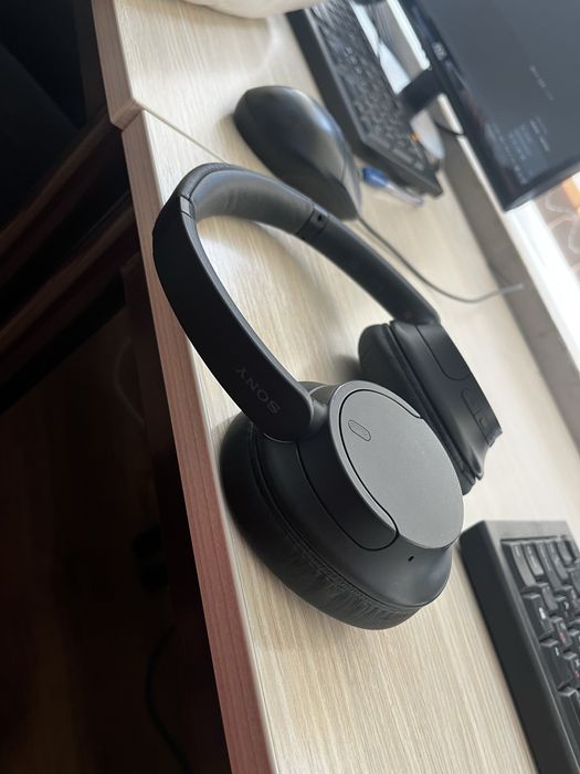 Безжични слушалки Sony WH-CH720N