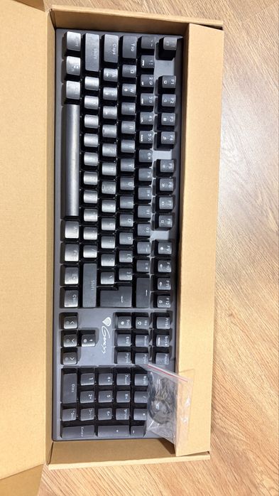 Tastatura Genesis Thor300 rgb nou