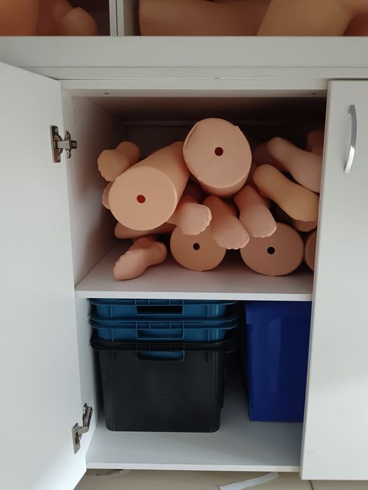 Продам Стол- шкаф-витрина.