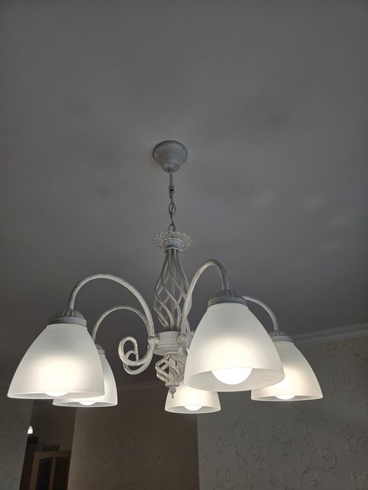 Люстры одинаковые 4 шт