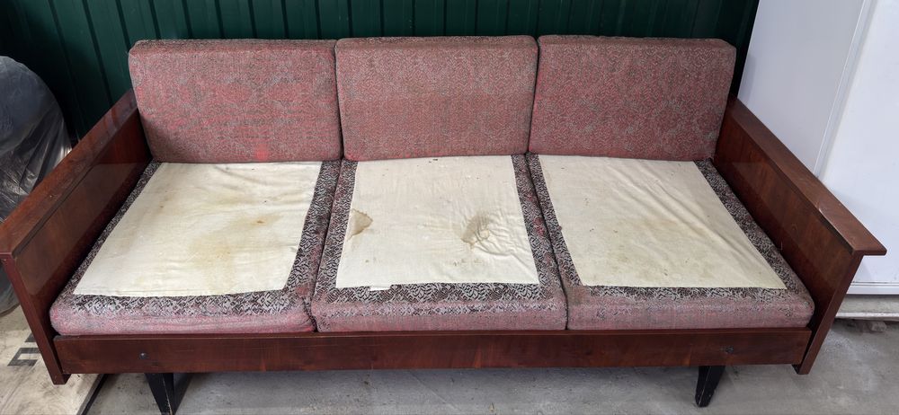 Продам диван в нормальном состоянии