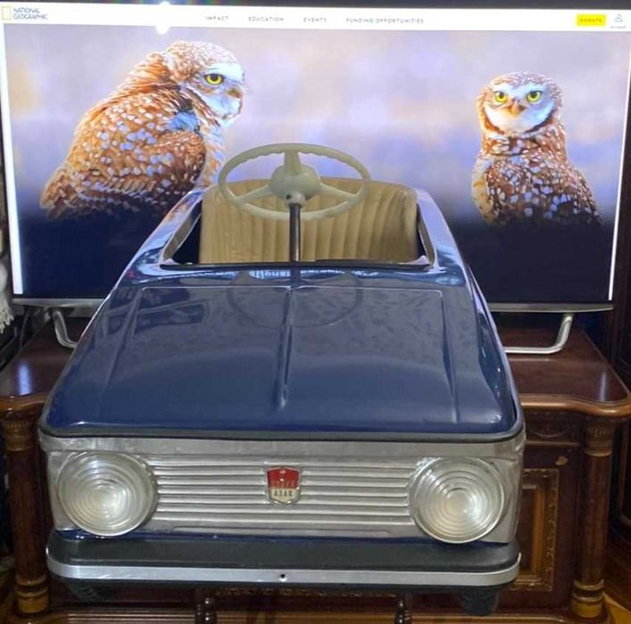 педальный автомобиль