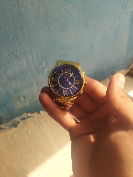 Har Hil turdagi soatlar srochana sotiladi