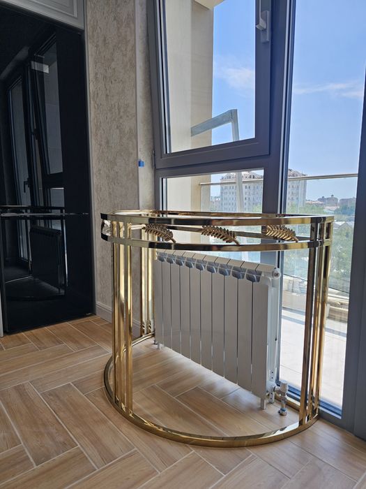 Золотые столы консолы