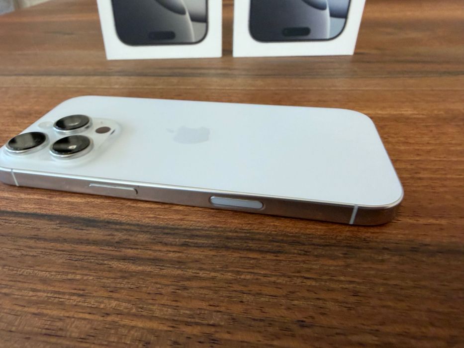 Apple iPhone 16 Pro 256GB White / Natural Titanium – кутии, документи, подарък кейсове