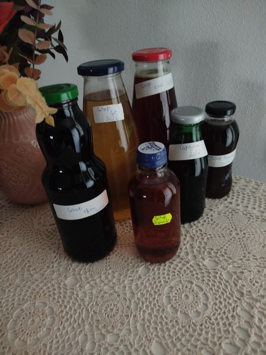 Lot siropuri făcute în casă