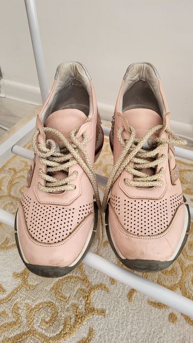 Кроссовки модные