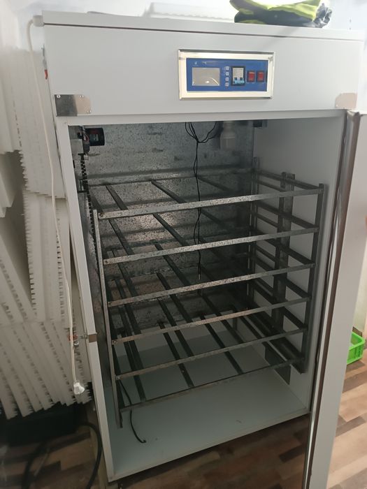 Inkubator sotiladi 3 mingtali
