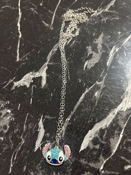 Обеци, Синджир и висулка със Стич