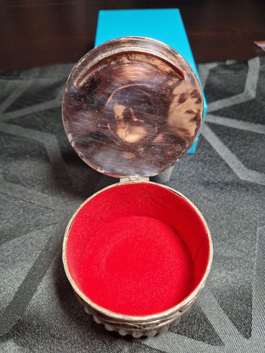 Рядка антикварна кутия за бижута филмиран Албания