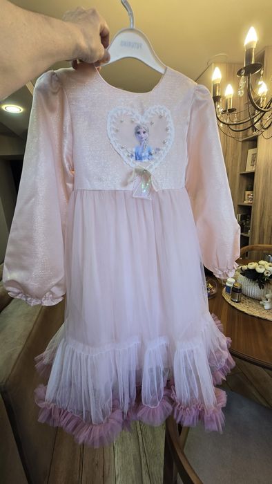 Красивое платье со шлейфом