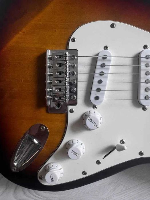 Fender Sunburst Stratocastor Guitar Гитара Фендер