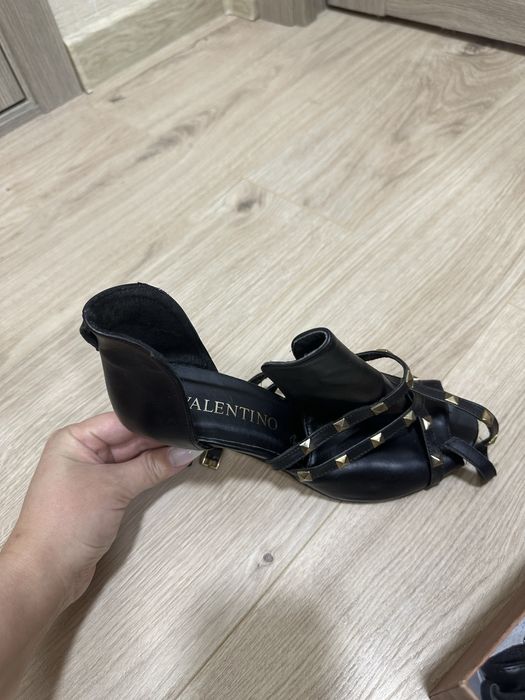 Босоножки от valentino размер 38-39