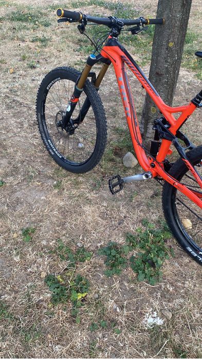 Bicicleta full suspension trek