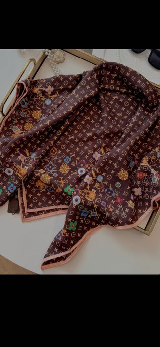 Eșarfe Louis Vuitton, model 2026, 100% mătase, 90x90cm, preț fix