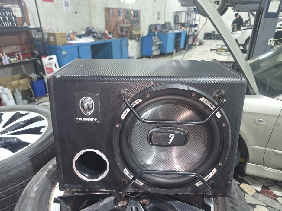 Продам сабвуфер елемент5 хорошем состояние