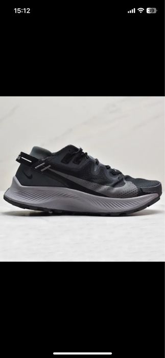 Продам кроссовки новые