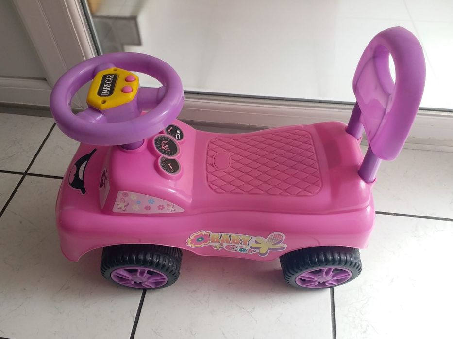 Vând mașinuța ride-on copii 12-36 luni