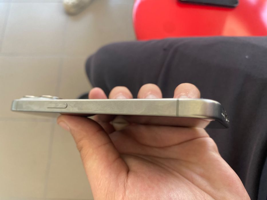 Iphone 15 pro , natural titanium