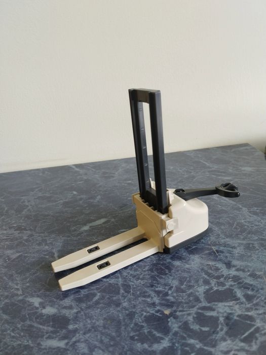 Игрушка Bruder Mercedes Sprinter DHL