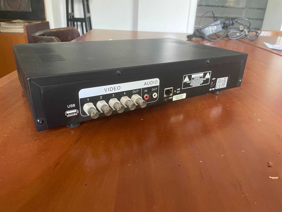 Vand DVR cu 4 canale, stare foarte buna, 120 lei negociabil