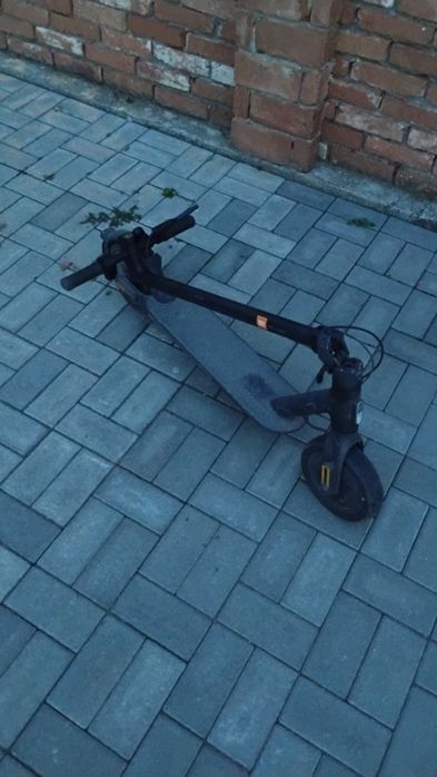 Vând trotineta electrică
