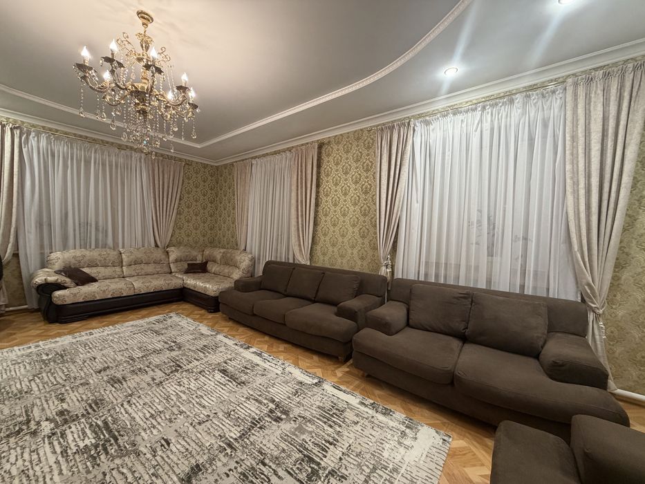 Продам партерные шторы (3 шт)