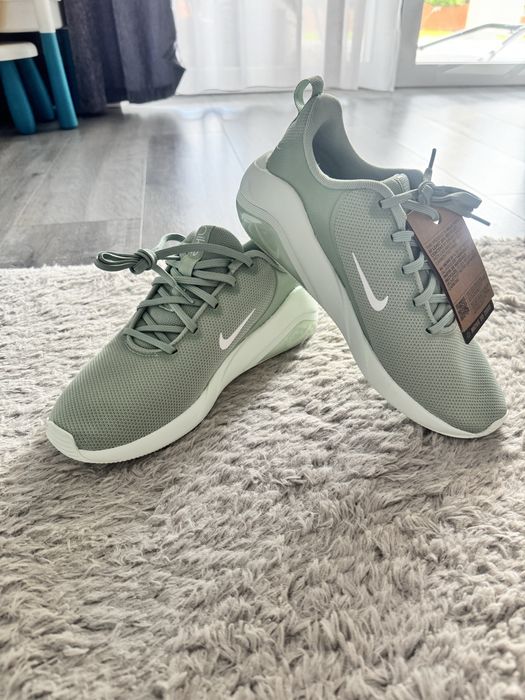 Nike Bella 7 Olive Green