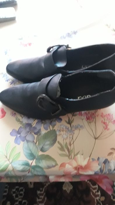 Нови естествена кожа обувки