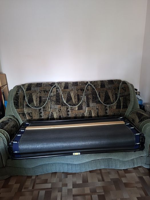 Продам мягкий уголок диван + 2 кресла.