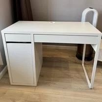 Продам 1 писменный стол и 2 столика икеа