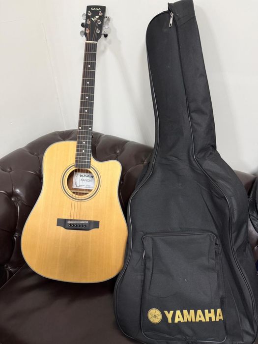 Гитара с чехолом