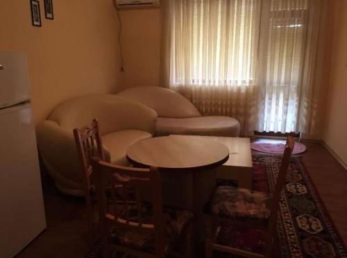 Дава се под наем Двустаен апартамент в Пловдив, Кършияка - 60 кв.м за 325 € - Снимка #1