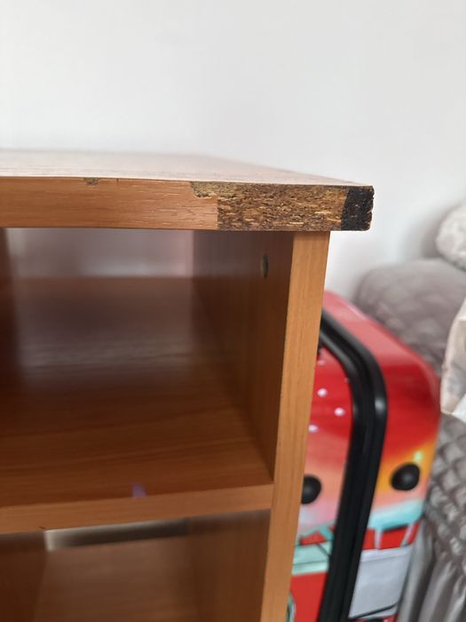 Детско кафяво бюро