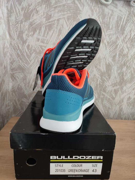 Продавям маратонки Булдозер.